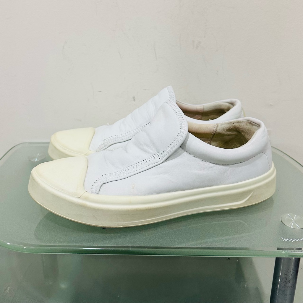 Ecco Women’s White Slip One Sneakers Size 39/ Us 8,5 Soft
